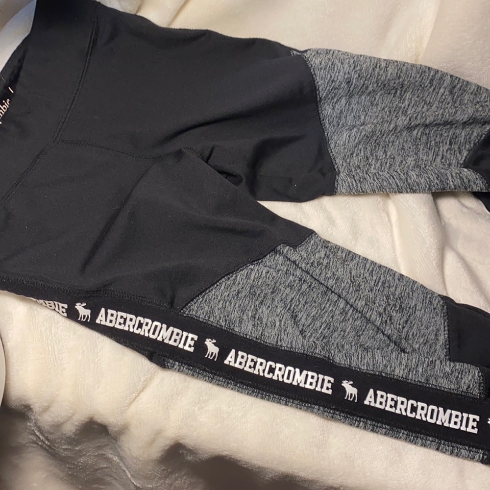 Abercrombie kids gray and black leggings